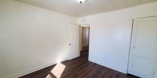 FOR RENT- 418 Sunnyside *Pets ok* MOVE IN PROMO **FIRST MONTH FREE** Gallery 11