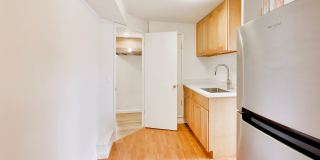 Bright Corner Home with Family Room, Yard & Laundry in Prime Sunset Location! Gallery 24