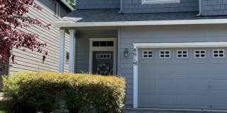 Beautiful 2 Story Home in Fairfield Park for lease - 8919 NE 41st Ave Gallery 1