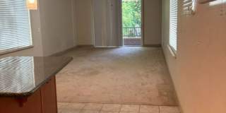 Charming 2BR Duplex in Stockton Gallery 3