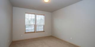 Modern 4 Bedroom, 2.5 Bath Home In Silver Creek w/AC Gallery 20
