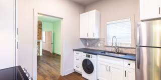 $300 OFF April Rent! Ground-Floor Renovated 1BR Near SCAD Gallery 13