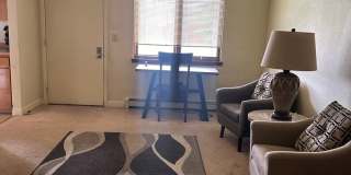 Partially furnished/heat included/4 bedroom Gallery 9