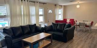 3 bed 2 bath Home with Pool! Gallery 5