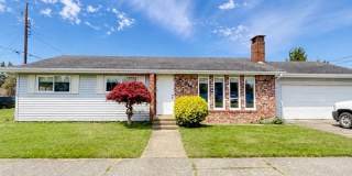 Large 3 Bed 1.5 Bath with large Garage Located in Cosmopolis Gallery 1