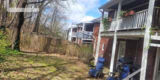 Great 3 Bed (1st Fl Duplex) Close to Green Line and Bus Stop Gallery 28