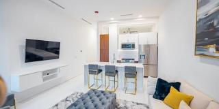 400 S Old Woodward Avenue Gallery 31