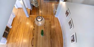 MODERN ARCHITECTURE W/ BEACH CHARM: BRIGHT & AIRY, 4BR3BA, 2-STORY HOME W/ OPEN & BRIGHT LIVING SPACE & LARGE YARD W/ DECK & JACUZZI LESS THAN A BLOCK TO LMU, CLOSE TO PARK, SHOPPING, LAX & 10 MINS TO BEACH! Gallery 8