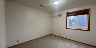 Large 6-Bedroom Home with a Fenced Yard, Pet Friendly! Gallery 9