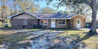 Spacious 4-Bedroom, 2-Bathroom Home in Ocean Springs – Prime Location & Move-In Ready! Gallery 1