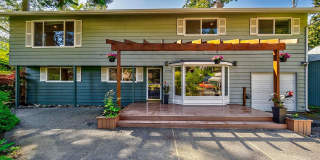 Edmonds 5 Bedroom 3.5 Bath Fully Fenced Gallery 1