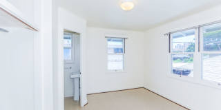 Waiola - upstairs 1 bedroom with 1 parking - window air conditioner in bedroom.. Gallery 9