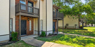 River Crossing Townhome - 2Bd-2.5BA - Redone to the Nines -  W/D - Resort Pool Gallery 1