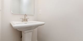 Beautiful 3BR 2.5BA Townhome w/ Full Appliance Kitchen • Garage Parking • Ultra-Modern Gallery 8