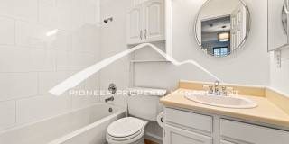 Gorgeous Condo with Washer/Dryer and Central AC Gallery 18