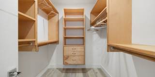5439 Carpenter Ave Gallery 21