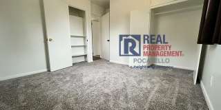 4 bedroom 2 bath - 1 Car Detached Garage - Small dog negotiable Gallery 14