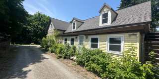 Spacious 4–5 Bedroom Home on French Island – Old Town Gallery 1