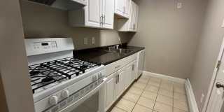Spacious 1 Bed/ 1 Bath in Cranston! Gallery 1