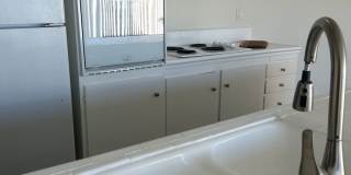 *FIRST MONTH FREE WHEN APPLICATION IS SUBMITTED THE SAME DAY OF TOUR* Bright 1 Bed / 1 Bath with Balcony & Pool – Central AC – Pet Friendly! Gallery 6