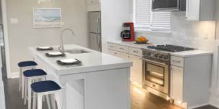 Spacious 3 Bed / 2.5 Bath Home - Large Yard - T/E Schools Gallery 1