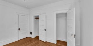 Castro/Eureka Valley: Top Floor Flat w/ in-unit W/D & Shared Yard Gallery 35
