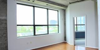 Spacious, beautiful loft with separate bedroom and office for rent in Downtown Atlanta Gallery 9