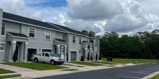 Updated 3 bed 2.5 bath Townhome Gallery 1