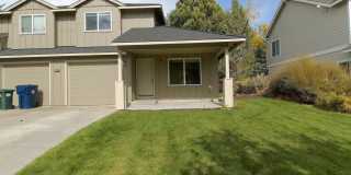 Modern Duplex with Garage and Backyard Modern Duplex with Garage and Backyard Gallery 2