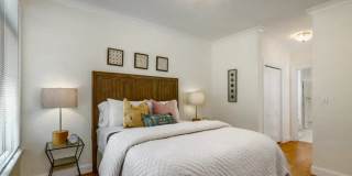 1-bedroom, 1 bathroom Luxury apartment with in unit laundry Gallery 4