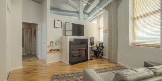 One Bedroom Unit in Wonderful Western Auto Lofts Gallery 22