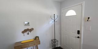 Room in 3 Bedroom Home at Merrill Pl Gallery 9