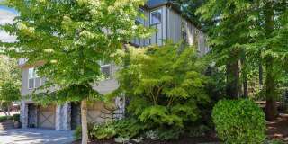 Pristine Spacious 3 Bedroom Lake Oswego Townhome | Skylights, High Ceilings, and Mt. Park Trails at your Doorstep Gallery 4