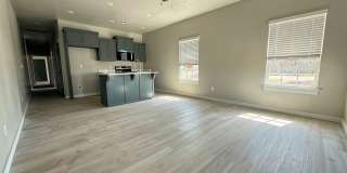 Modern 2-Bedroom Duplex Unit | Stylish Design & Prime Location Gallery 5