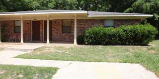 2bed/1bath off Hampton for August!!! Gallery 1