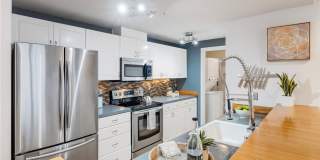 Amazing West Seattle 2 bedroom 2 bath W/S/G and 2 parking spots included! Gallery 3