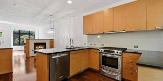 2Bd/1.75Ba Bellevue Townhome Gallery 7