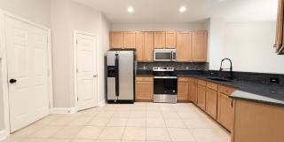 Spacious Townhome! Gallery 7