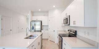 Like new 3/2.5 Townhome Gallery 10