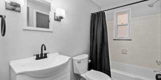 Stunning 3 bed, 2 bath home in East Hills available August 1! Gallery 28