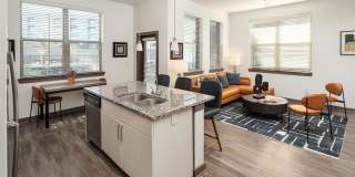 550 Northridge Gallery 7