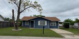 3 Bedroom Home With Large Fenced In Yard Gallery 1