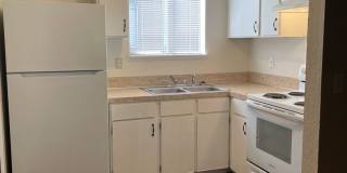 Ground level 1 bedroom apartment in Keizer Gallery 1