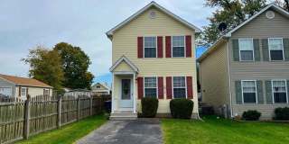 Enjoy easy living in this well kept 3 bedroom, 1.5 bath home. Gallery 1
