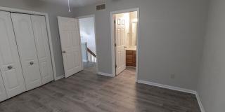 3 bedroom duplex in Southern Columbia. Gallery 23