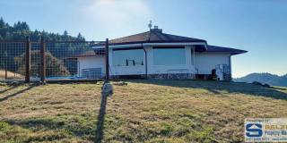 Unique 3 bd. ridgetop home w/ inground pool & amazing view! Gallery 1