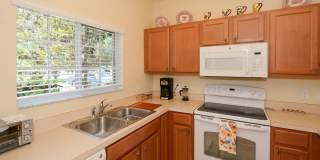 Lakeside Village Townhouse 2 Bedroom  2.5 Bath Available for Short-Term Rental Gallery 13