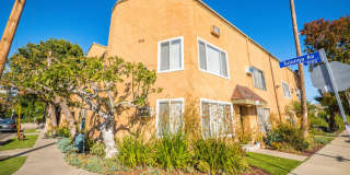 5708 Tujunga Ave. Gallery 28