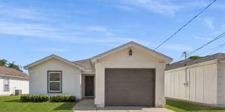 8418 N Lagoon Drive Gallery 1