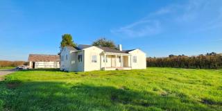 MOVE IN SPECIAL! FRESHLY painted interior! NEW vinyl flooring! This is a 3 Bedroom, 2 bath house Gallery 1